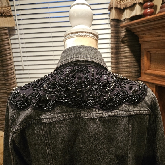 Chicos Gray Black Beaded Embellished Trim Jean Denim Jacket Size 1 P (Med) - Picture 7 of 7